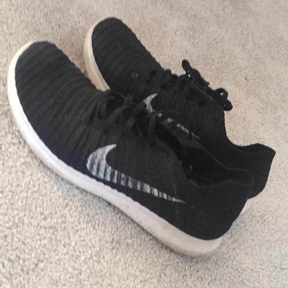Nike free run flynit black and white shoes